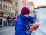 Wrocławska Królowa Śniegu - pokaz rzeźbienia w lodzie